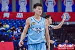 希望手腕无碍！王睿泽半场5中4&三分2中2高效拿到12分2断